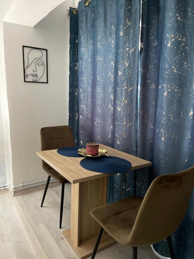 Garsoniera Sky Lejlighed Petrila Eksteriør billede